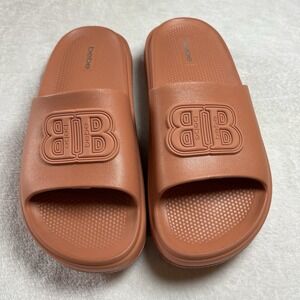 Bebe Women's Slide Sandals Size 8 color Camel  Foam Pool And Beach 3D Logo NWT